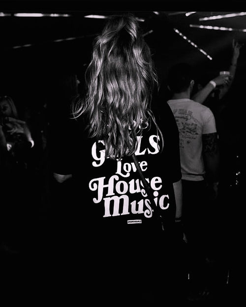 HOT GIRLS LOVE HOUSE MUSIC